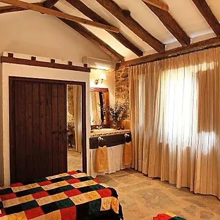מלון Rusticae El Anadio 3*